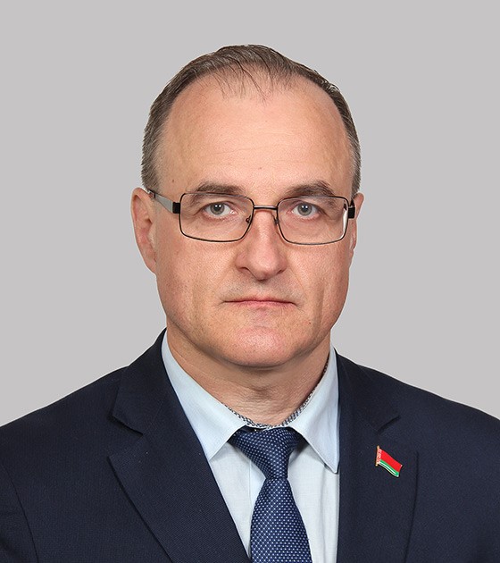 Заместитель директора по кадрам и идеологической работе